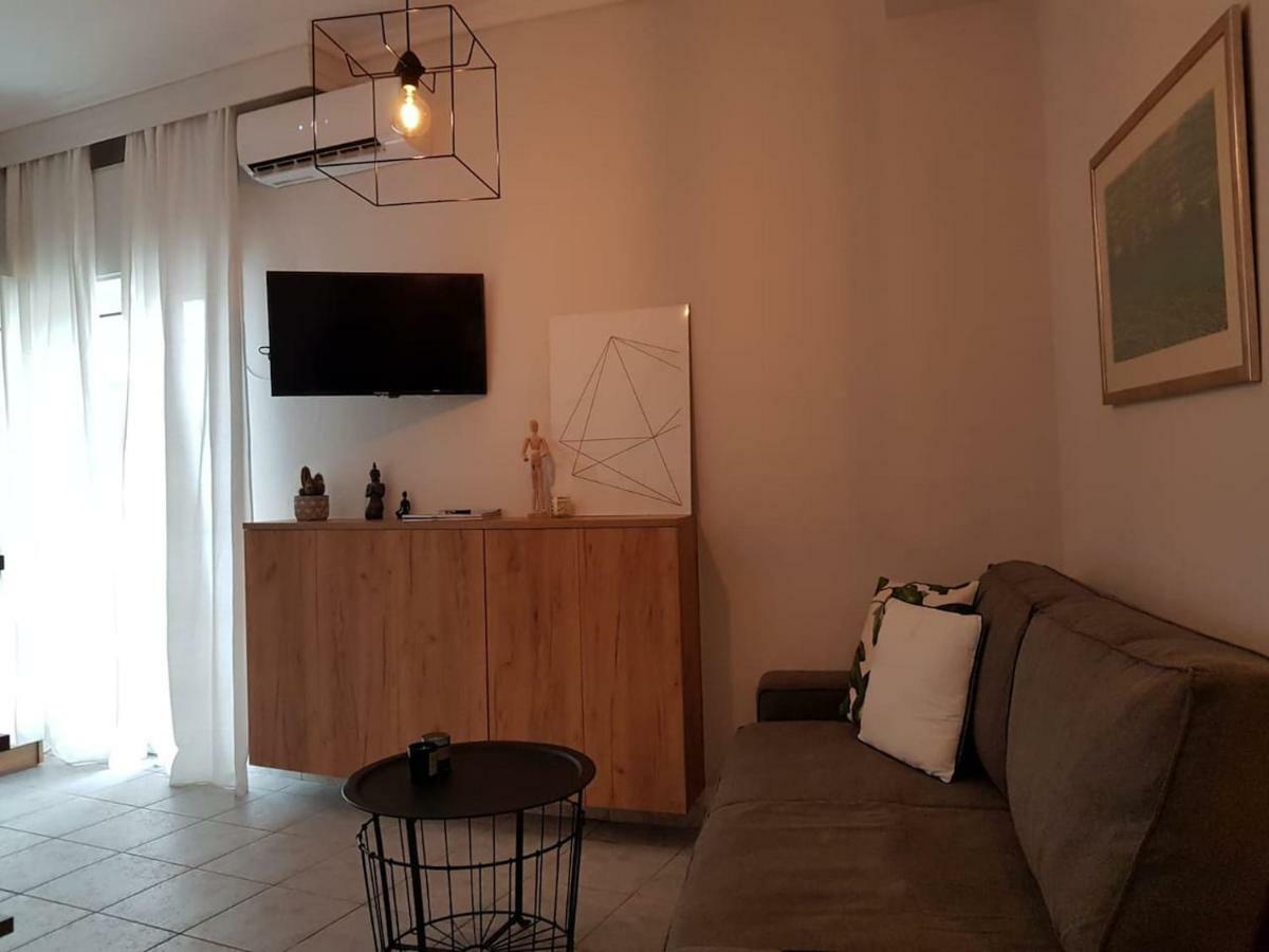 Old Town Studio Apartment Xanthi Bagian luar foto